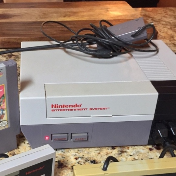 Original 1985 NES Nintendo Console With Games and Accessories All Included! - Picture 9 of 10